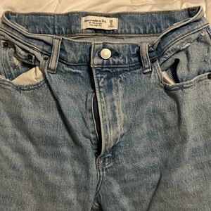 Abercrombie & Fitch women Light Blue Relaxed Jeans